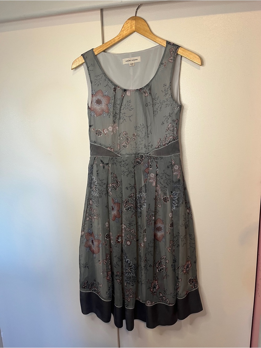 Sleeveless Floral Midi Dress in Grey Silk - Picture 7 of 8